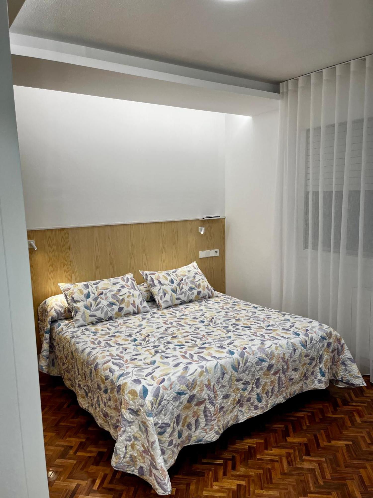 Hostal Charo II Santiago de Compostela Exterior photo